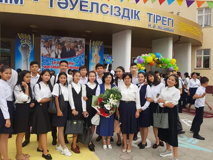 1қыркүйек күні «Білім күніне» арналған «Саналы ұрпақ— жарқын болашақ» тақырыбында салтанатты жиын өтті.